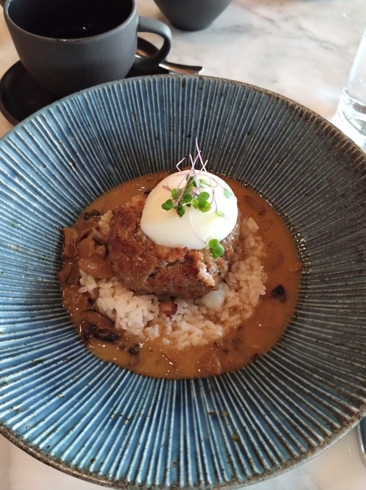 ハレプナワイキキの朝食（LOCO MOCO）