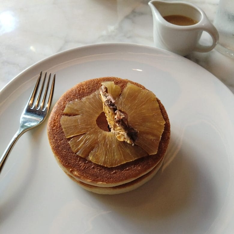 ハレプナワイキキの朝食（“MAI TAI” PANCAKE）