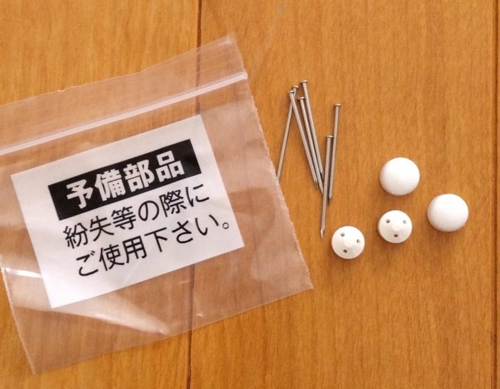 山崎実業のSMARTマグネットケーブル&ルーター収納ラックの石膏ボードピン